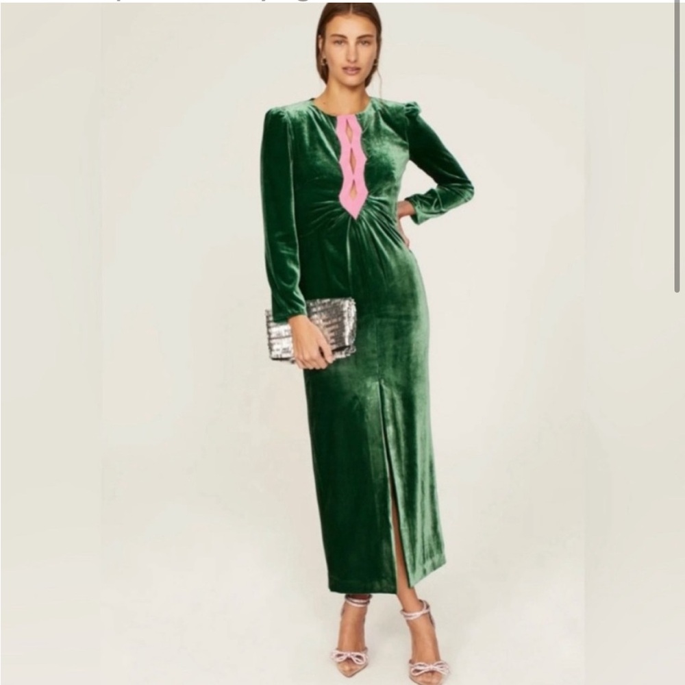SALONI Jinx Green Velvet Long Sleeve Gown
Maxi Dress with pink keyhole Holiday